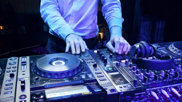 DJ